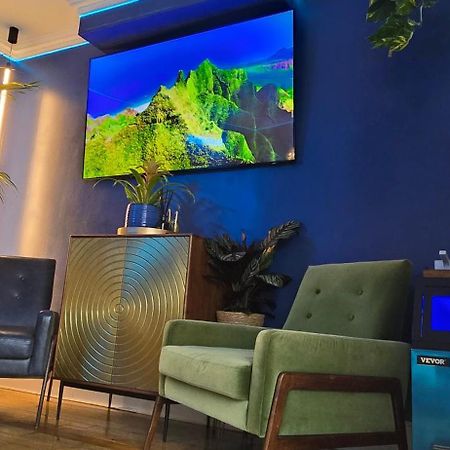 إيردري The New Blue Horse Suite At The Grumpy Schnauzer B&B Luxury Private Indoor Hot Tub Breakfast In Bed المظهر الخارجي الصورة