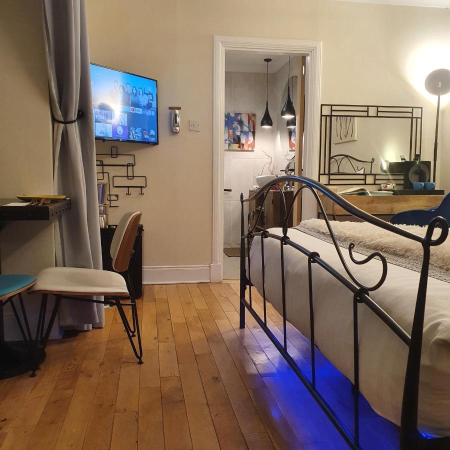 إيردري The New Blue Horse Suite At The Grumpy Schnauzer B&B Luxury Private Indoor Hot Tub Breakfast In Bed المظهر الخارجي الصورة