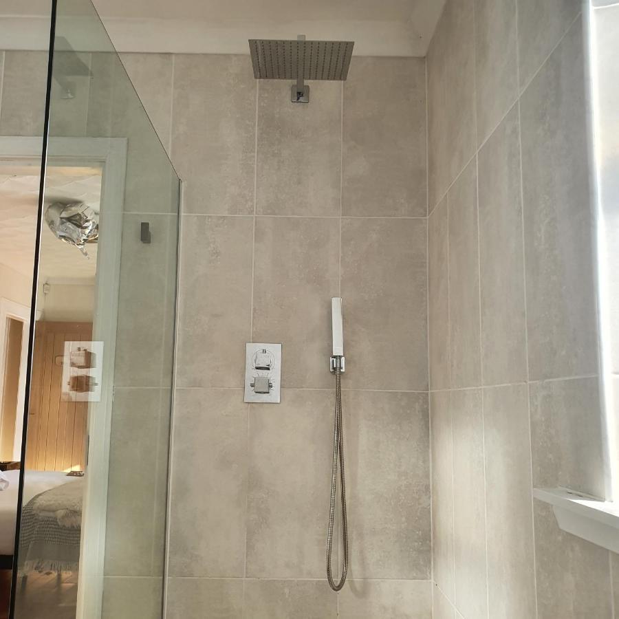إيردري The New Blue Horse Suite At The Grumpy Schnauzer B&B Luxury Private Indoor Hot Tub Breakfast In Bed المظهر الخارجي الصورة