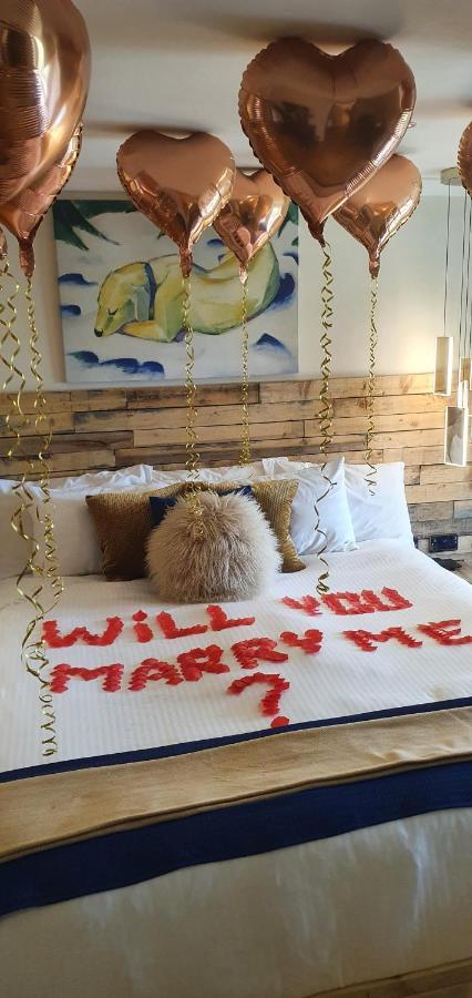 إيردري The New Blue Horse Suite At The Grumpy Schnauzer B&B Luxury Private Indoor Hot Tub Breakfast In Bed المظهر الخارجي الصورة