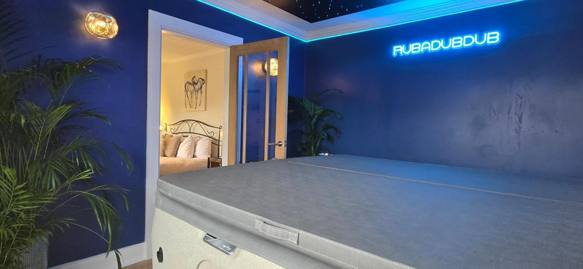 إيردري The New Blue Horse Suite At The Grumpy Schnauzer B&B Luxury Private Indoor Hot Tub Breakfast In Bed المظهر الخارجي الصورة