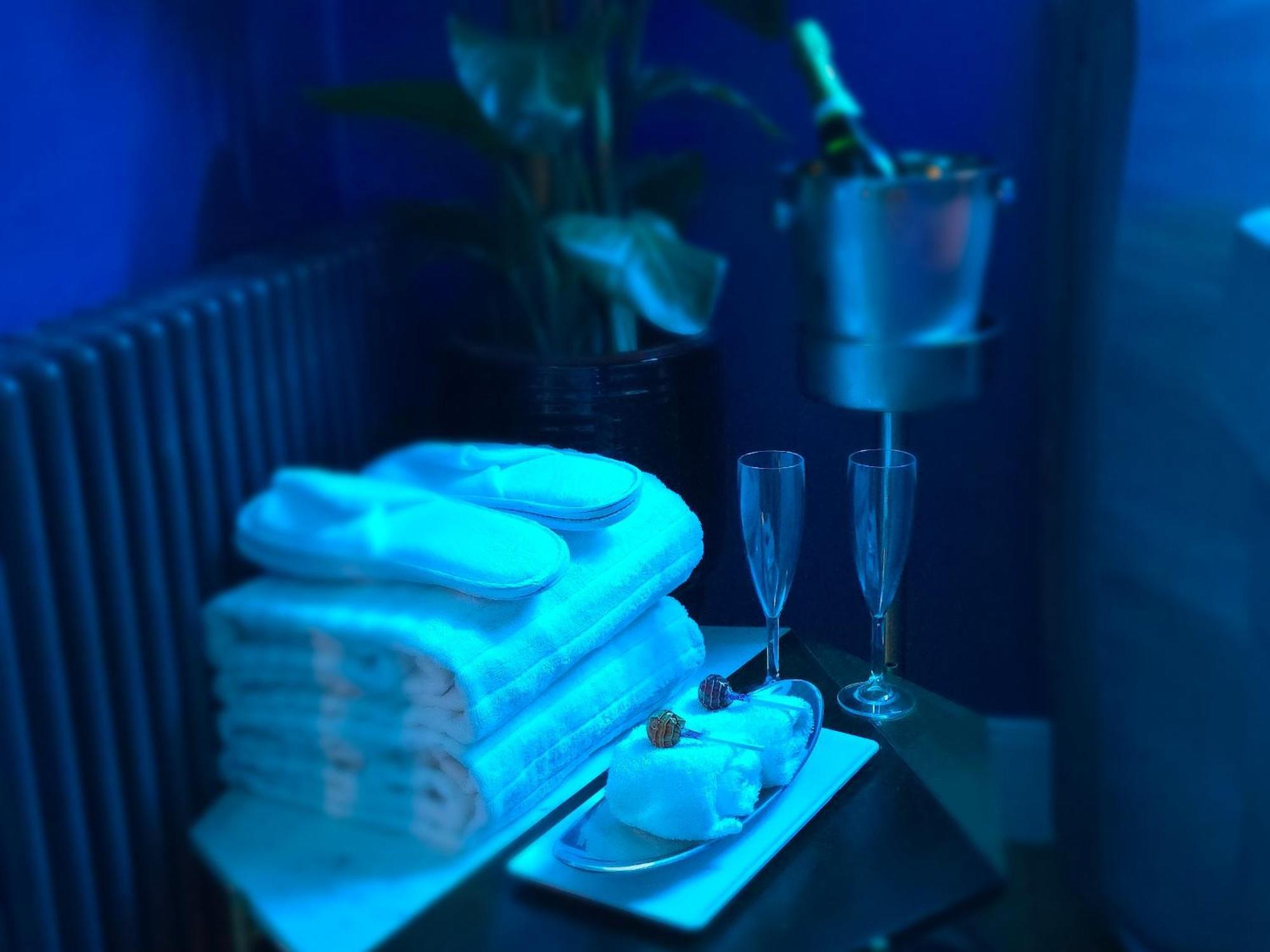 إيردري The New Blue Horse Suite At The Grumpy Schnauzer B&B Luxury Private Indoor Hot Tub Breakfast In Bed المظهر الخارجي الصورة